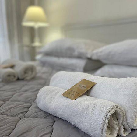 Bb Essenze Bed & Breakfast ปาแลร์โม ภายนอก รูปภาพ