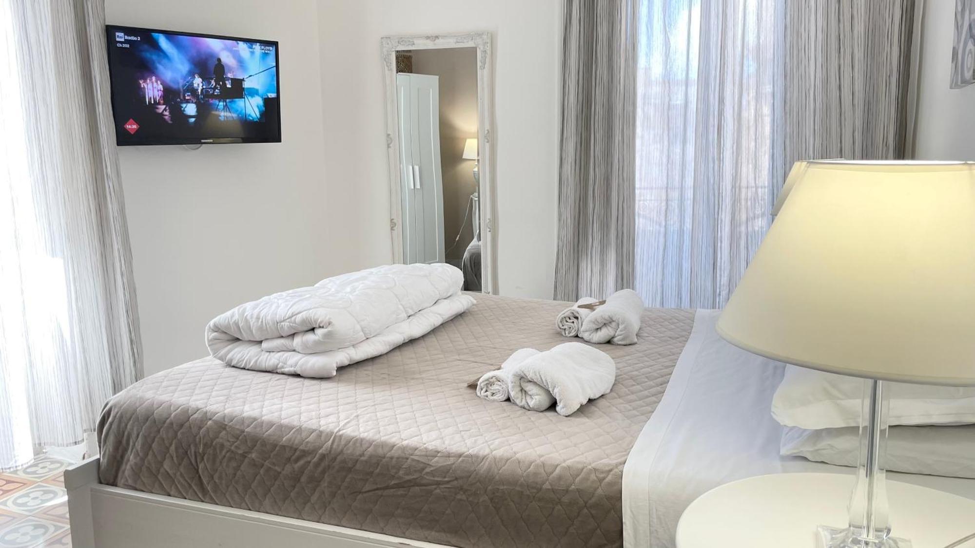 Bb Essenze Bed & Breakfast ปาแลร์โม ภายนอก รูปภาพ