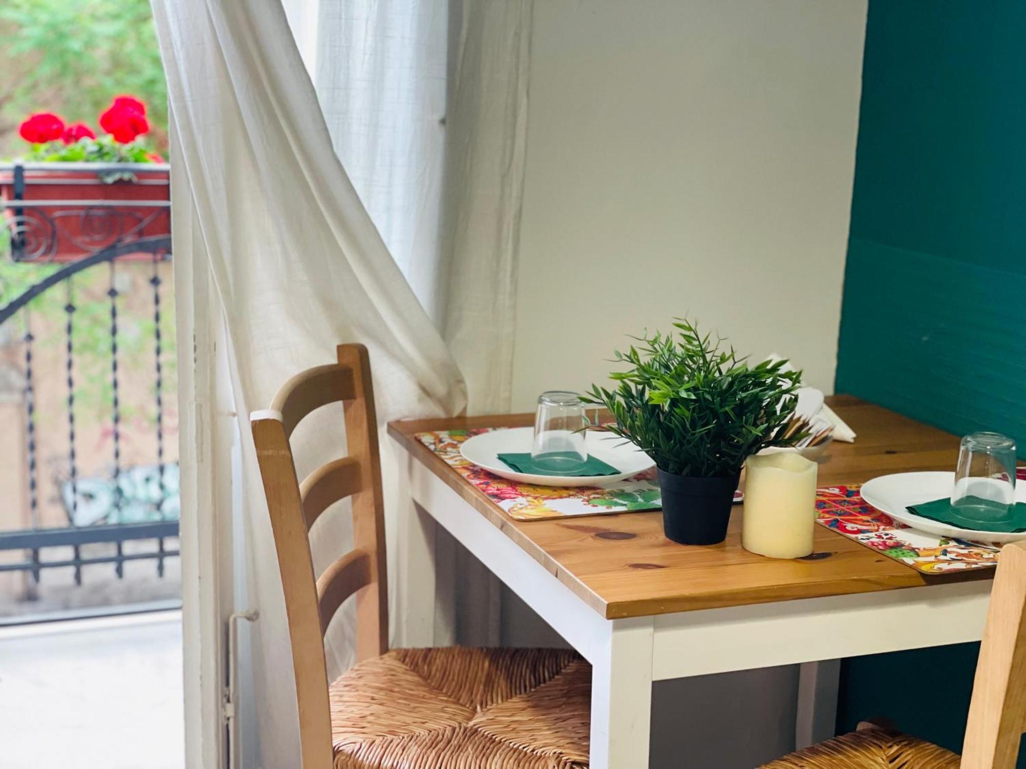 Bb Essenze Bed & Breakfast ปาแลร์โม ภายนอก รูปภาพ