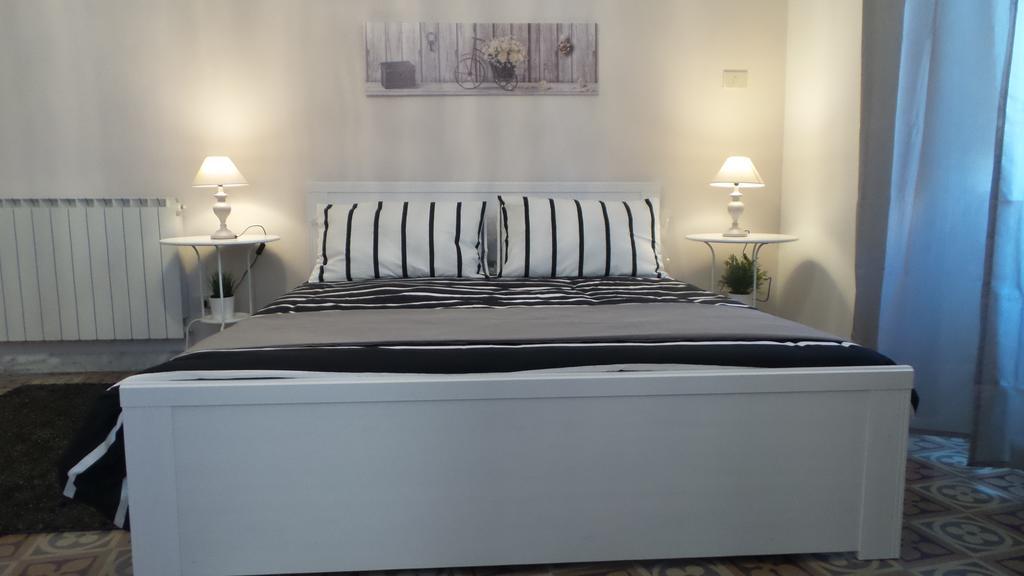 Bb Essenze Bed & Breakfast ปาแลร์โม ภายนอก รูปภาพ