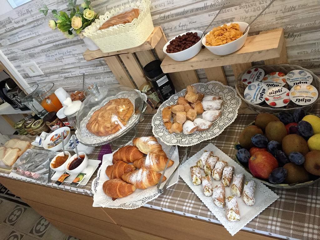 Bb Essenze Bed & Breakfast ปาแลร์โม ภายนอก รูปภาพ