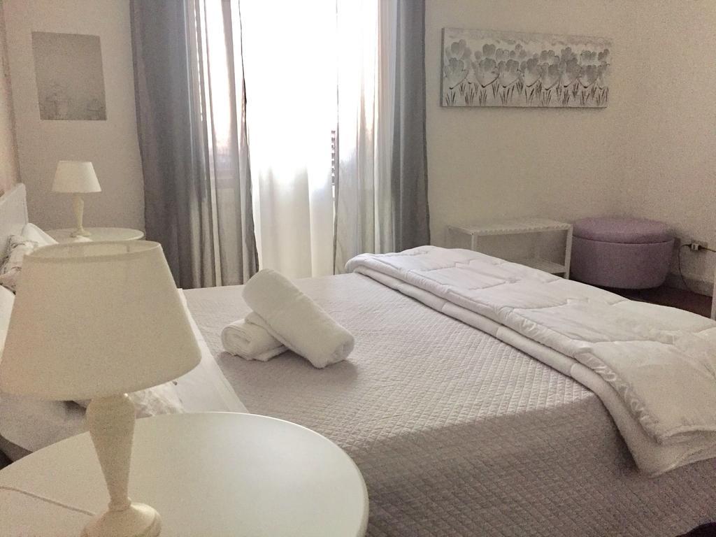 Bb Essenze Bed & Breakfast ปาแลร์โม ภายนอก รูปภาพ