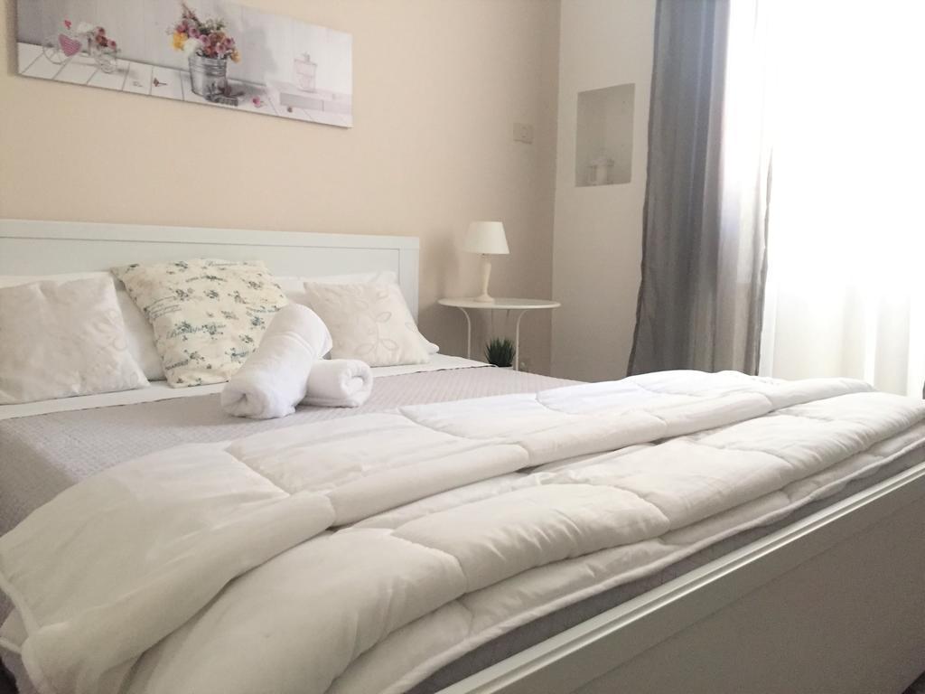 Bb Essenze Bed & Breakfast ปาแลร์โม ภายนอก รูปภาพ