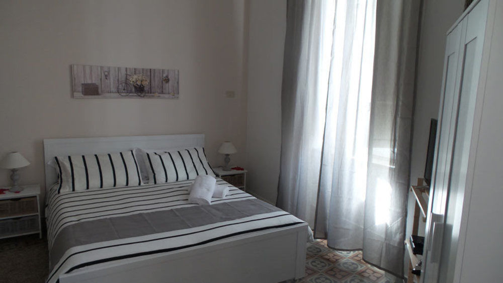 Bb Essenze Bed & Breakfast ปาแลร์โม ภายนอก รูปภาพ