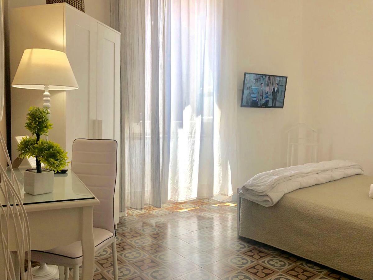 Bb Essenze Bed & Breakfast ปาแลร์โม ภายนอก รูปภาพ